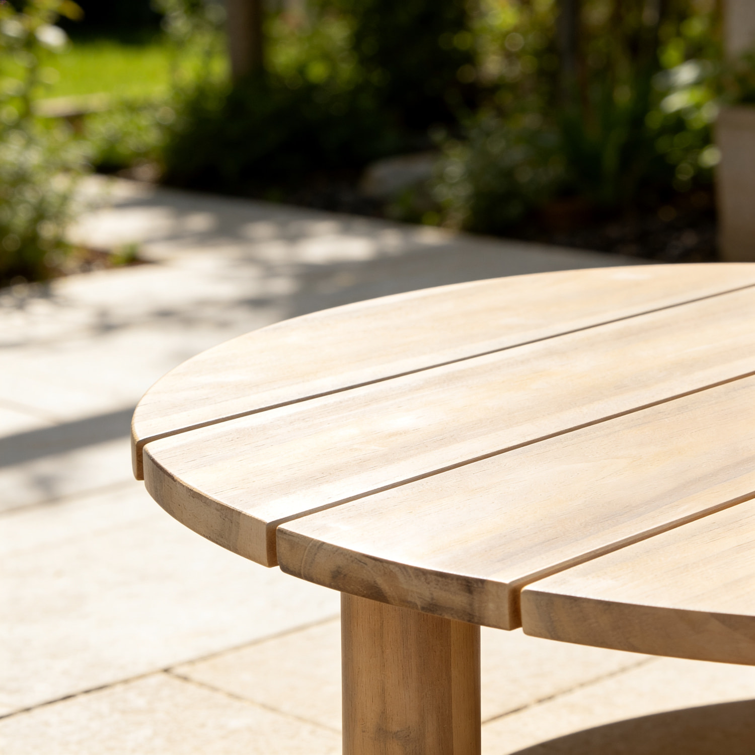 Salon de jardin 5 places en acacia et coussins beige LAGOA