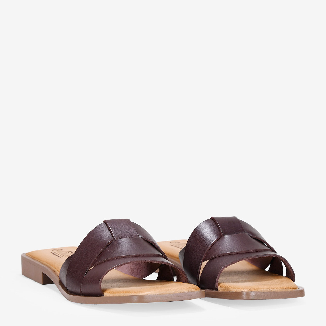 Sandalias planas marrones en piel