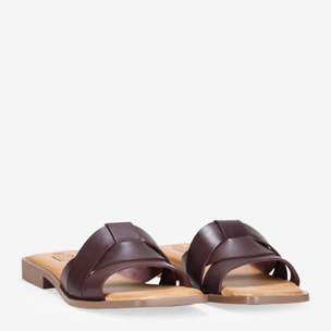 Sandalias planas marrones en piel