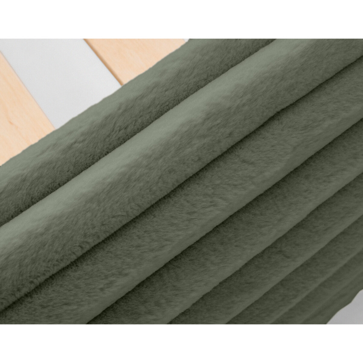 Cristal - lit coffre - 140x200 - sommier inclus - fausse fourrure côtelée - Vert