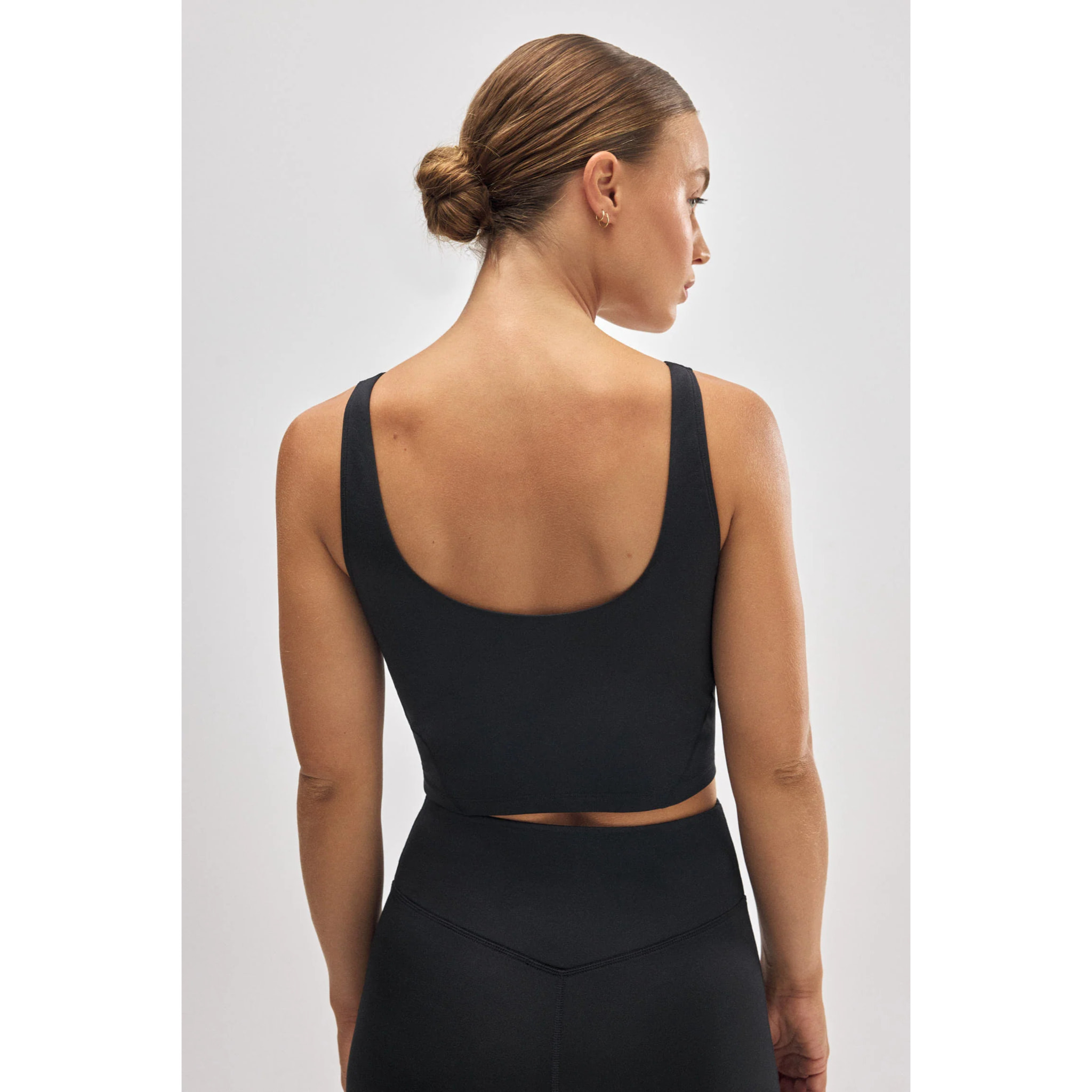 Reggiseno sportivo con canottiera nera