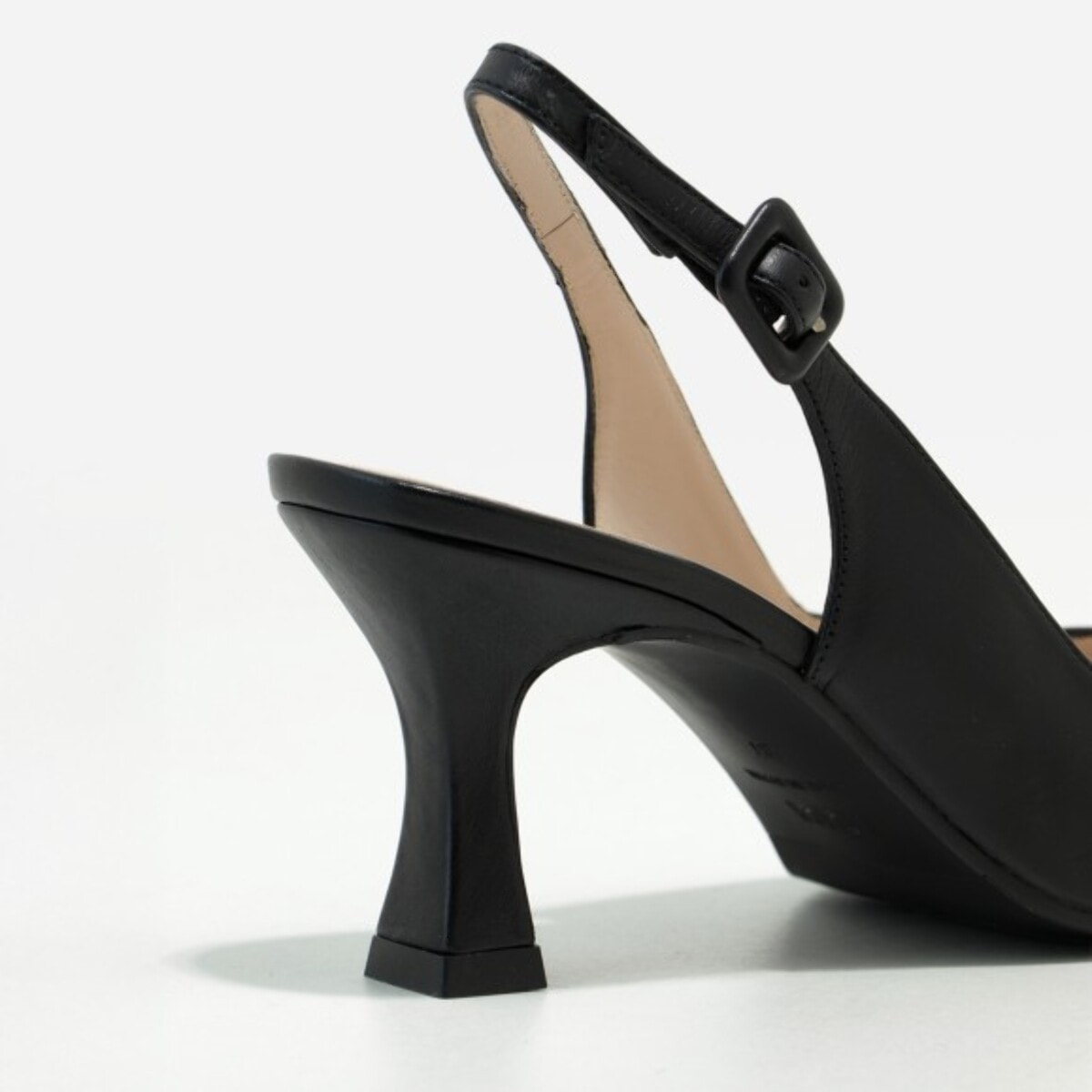ZAPATOS DE SALÓN NEGROS JUCO