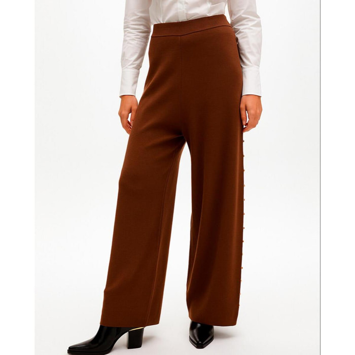 Pantaloni dritti con borchie laterali