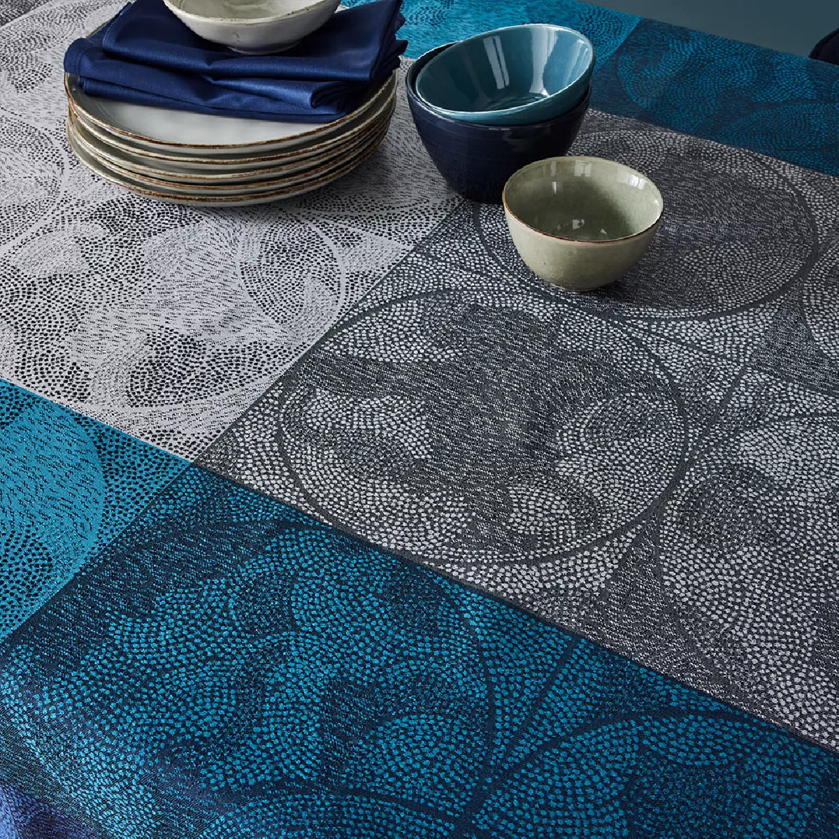 Nappe pur coton motif jacquard bleu Mille spheres nocturne