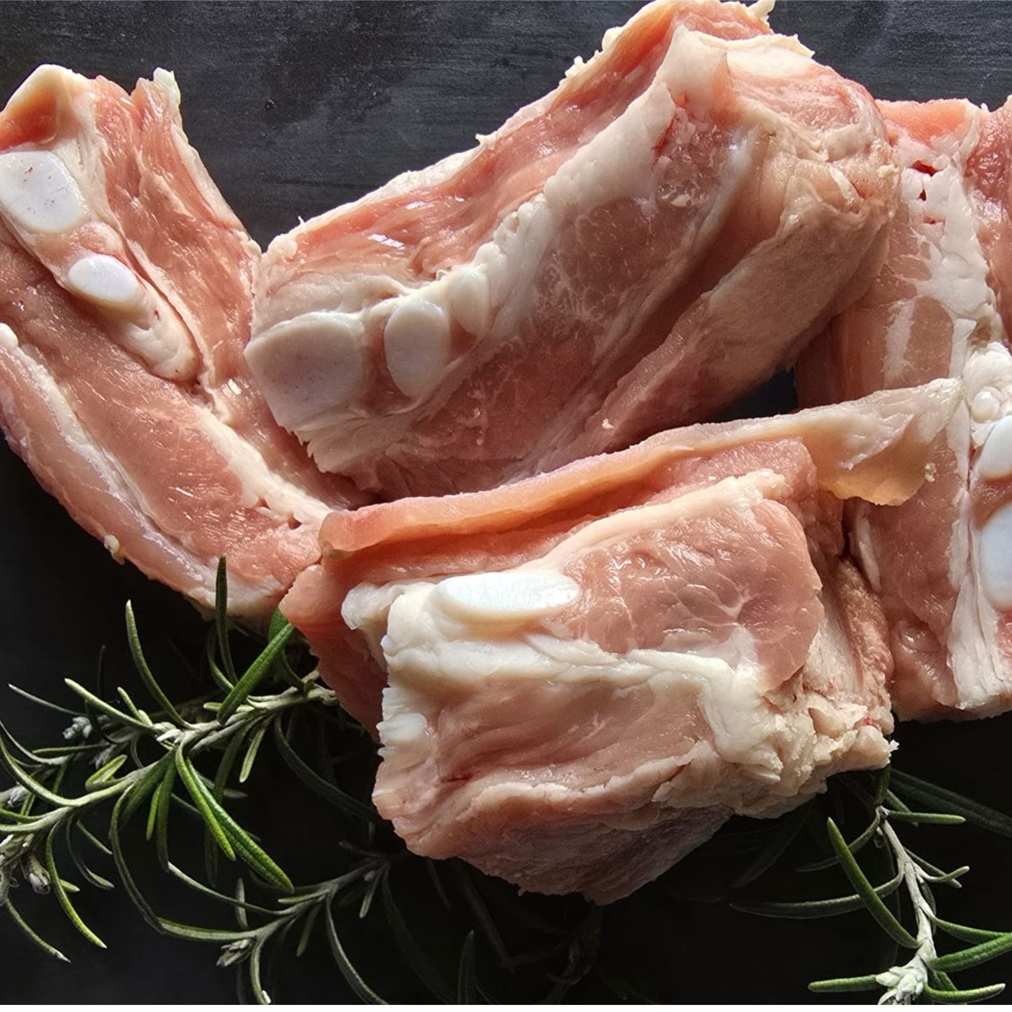 Colis Veau Français: 1 Roti de veau (600g), 4 Escalopes de veau (4x160g), 4 Steacks hachés de veau (2x250g) - 1.72 kg - France