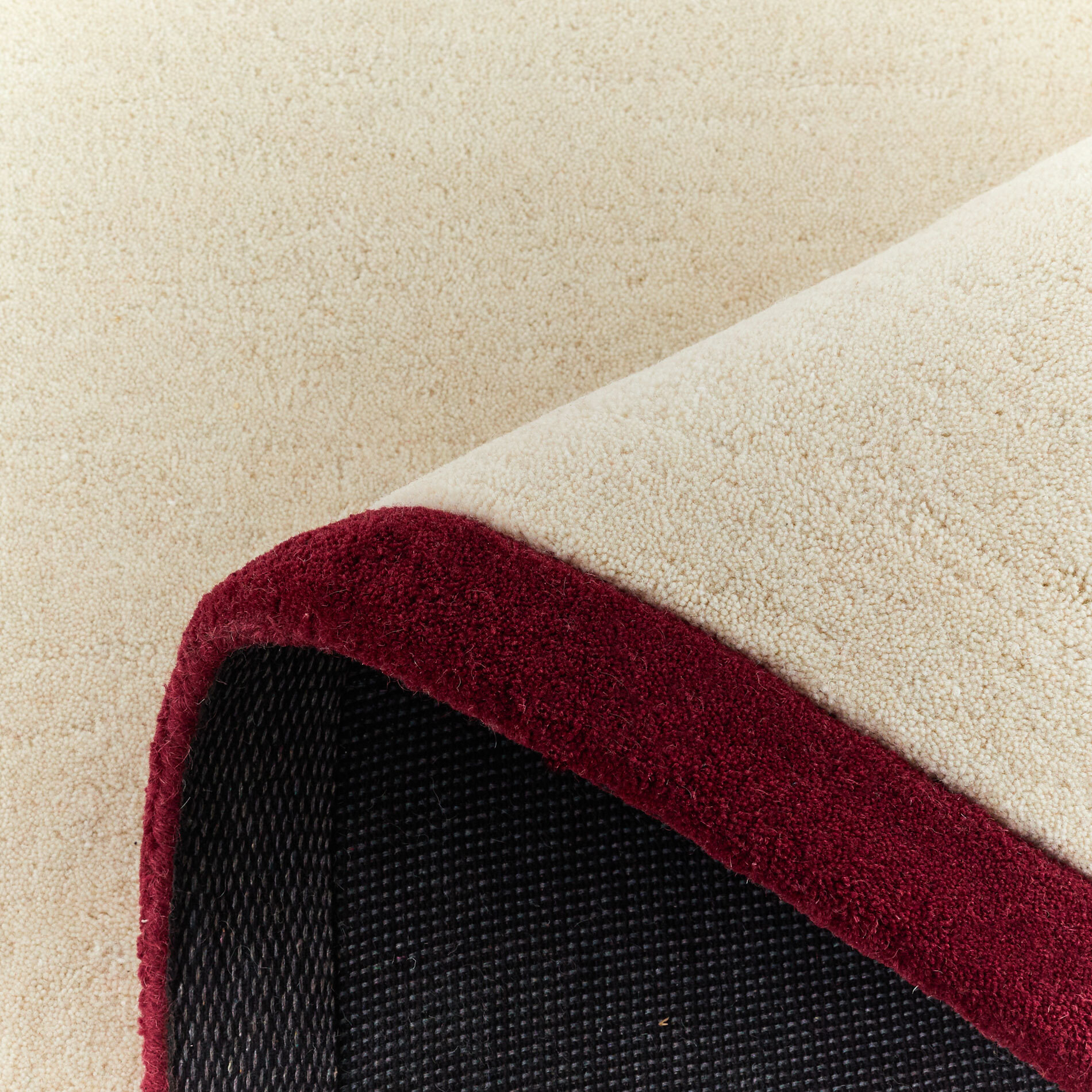 PANTONE - Tapis en laine fait main Rouge D'ORAGE bordeaux