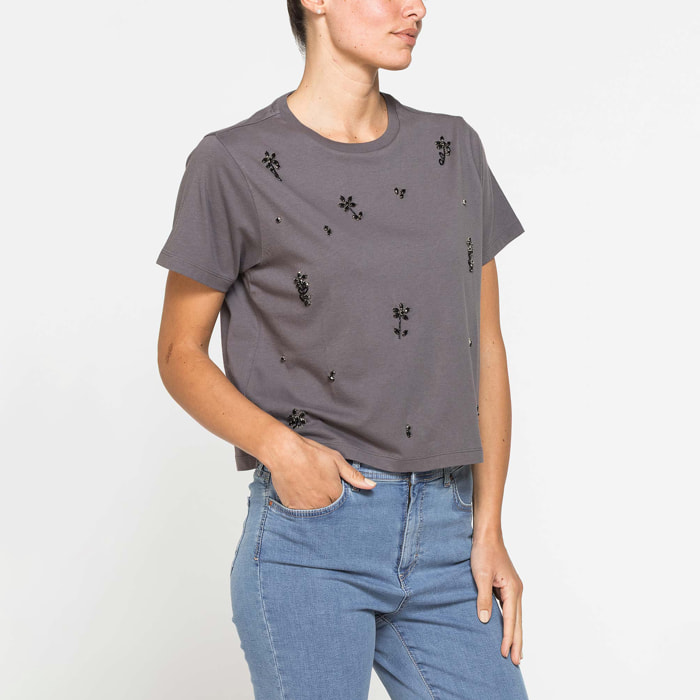 T-SHIRT CON APPLICAZIONI