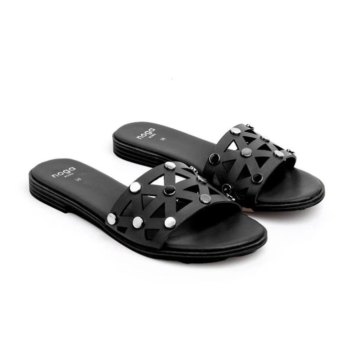 Ciabatta con tomaia intagliata e borchie - NERO