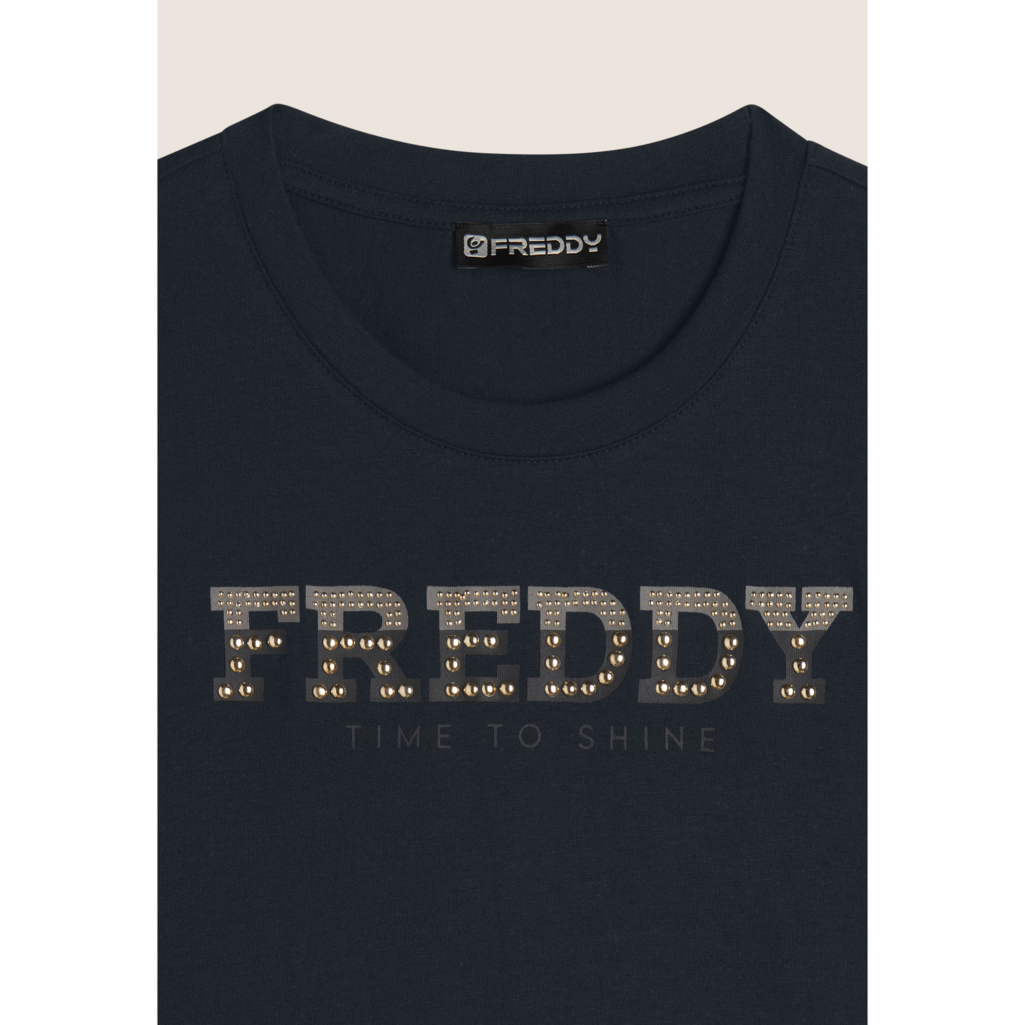 T-shirt comfort fit in jersey con dettagli preziosi