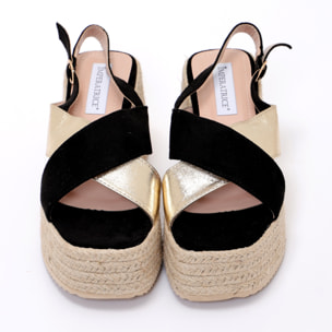 Sandali in simil pelle scamosciata con zeppa in rafia