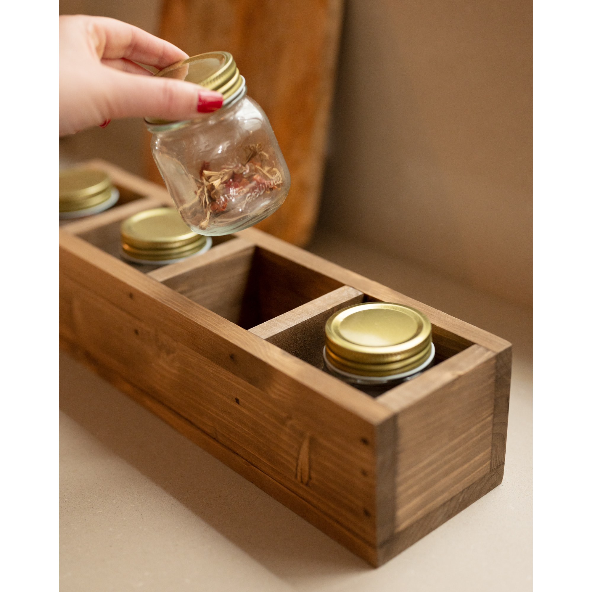 Organisateur avec quatre compartiments en bois massif ton chêne foncé 10x40cm Hauteur: 10 Longueur: 40 Largeur: 10