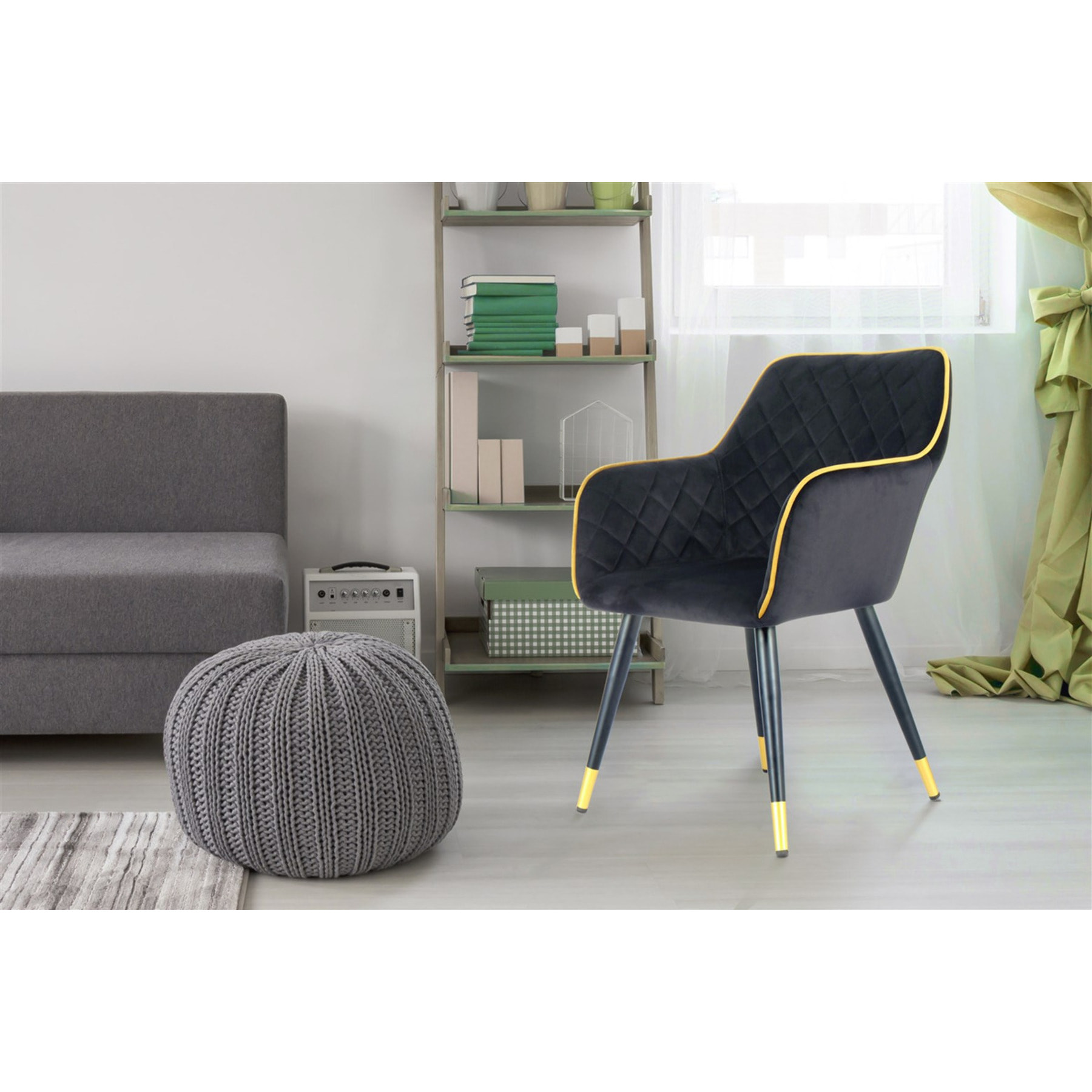 Poltroncina Amino in velluto verde con gambe nere e oro