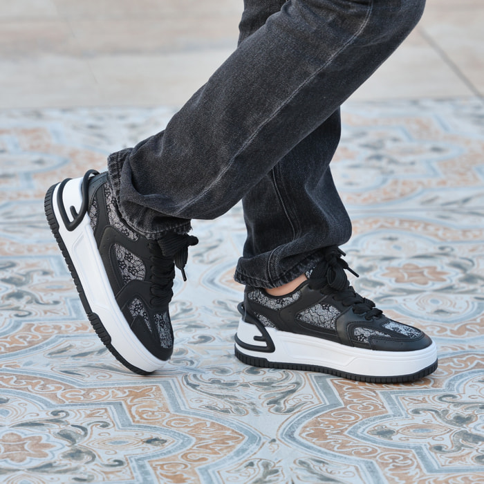 Sneakers in simil pelle platform con dettagli brillantinati