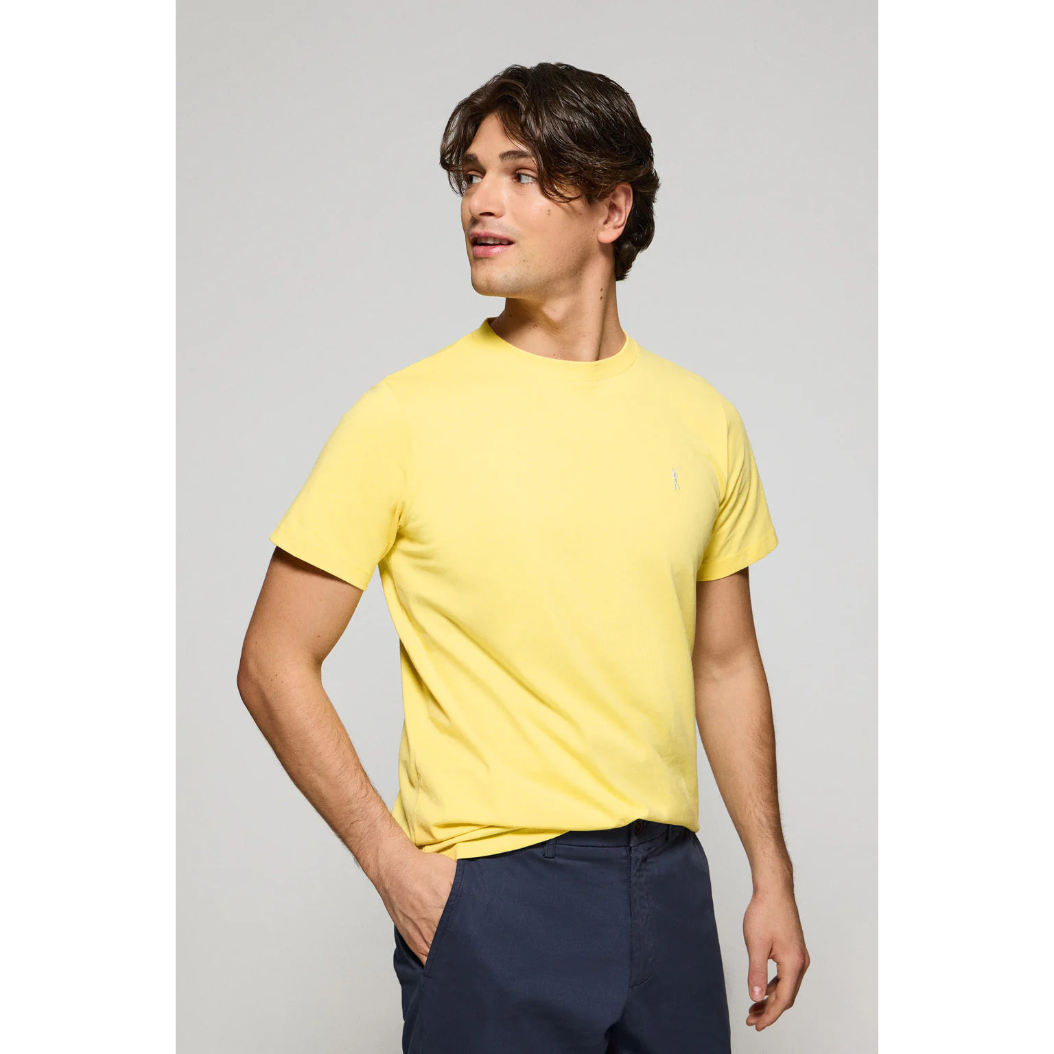 Camiseta amarilla con cuello redondo y bordado Rigby Go