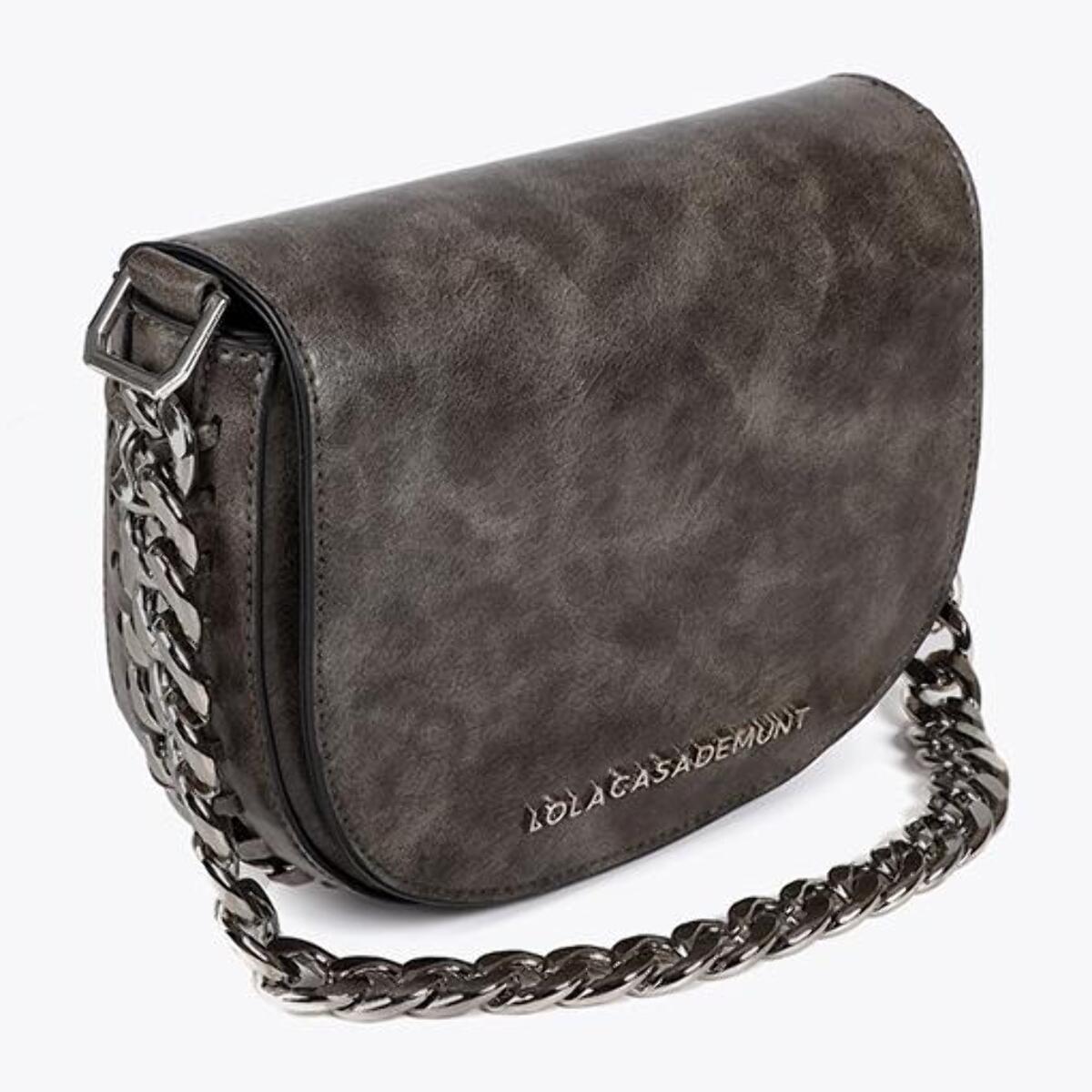 Tracolla effetto pelle invecchiata con patta e dettaglio catena