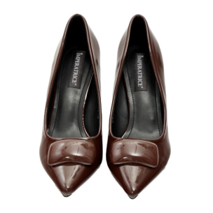 Decolletè in simil pelle verniciata con applicazione