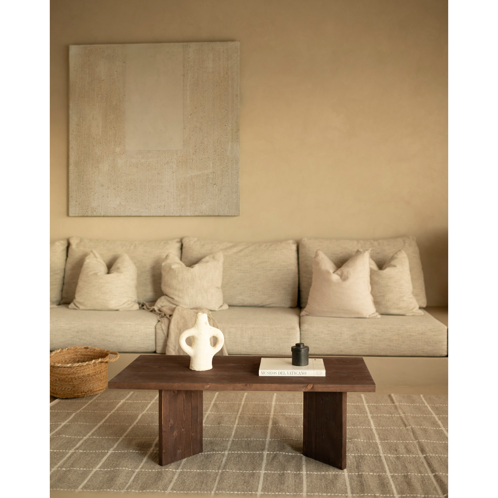 Mesa de centro de madera maciza en tono nogal de 120x55cm Alto: 40 Largo: 120 Ancho: 55