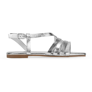 Sandalias planas plateadas con tiras con hebilla