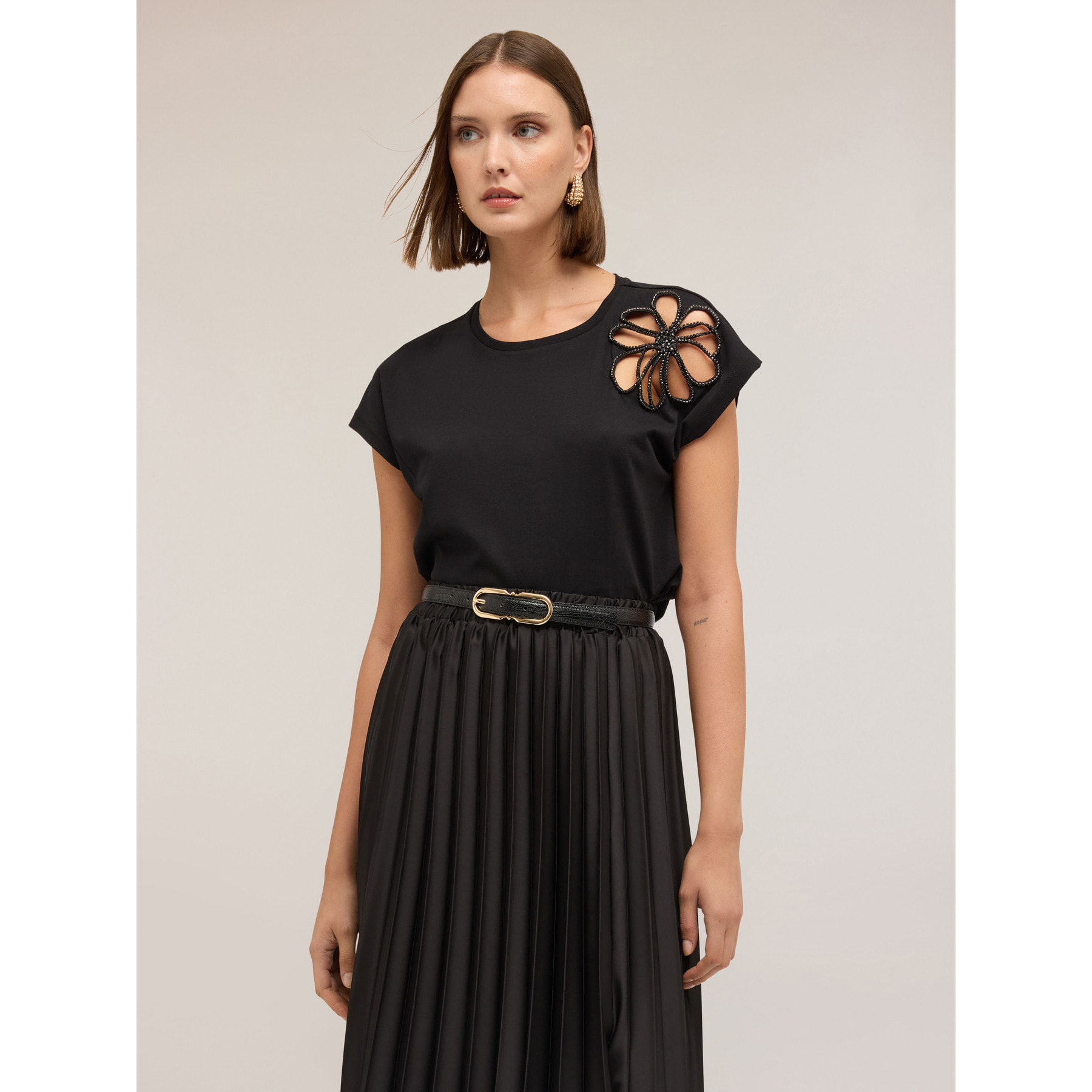 Motivi - Camiseta con recorte floral - Negro