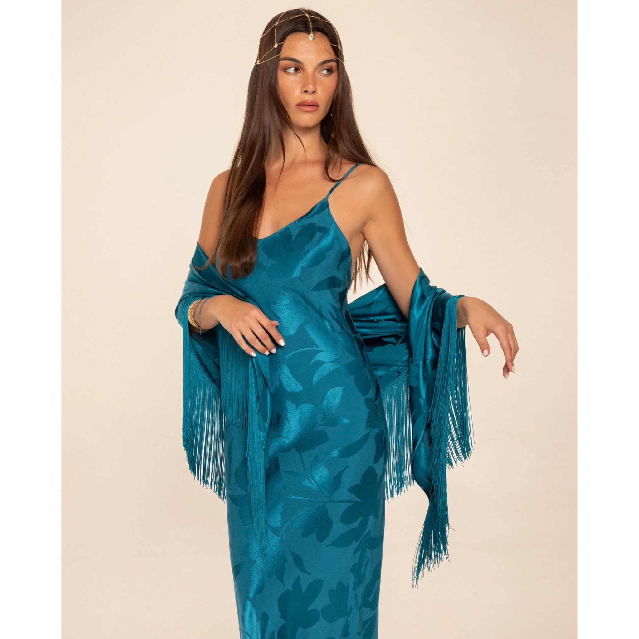 Vestido largo lencero de tirantes y escote en pico