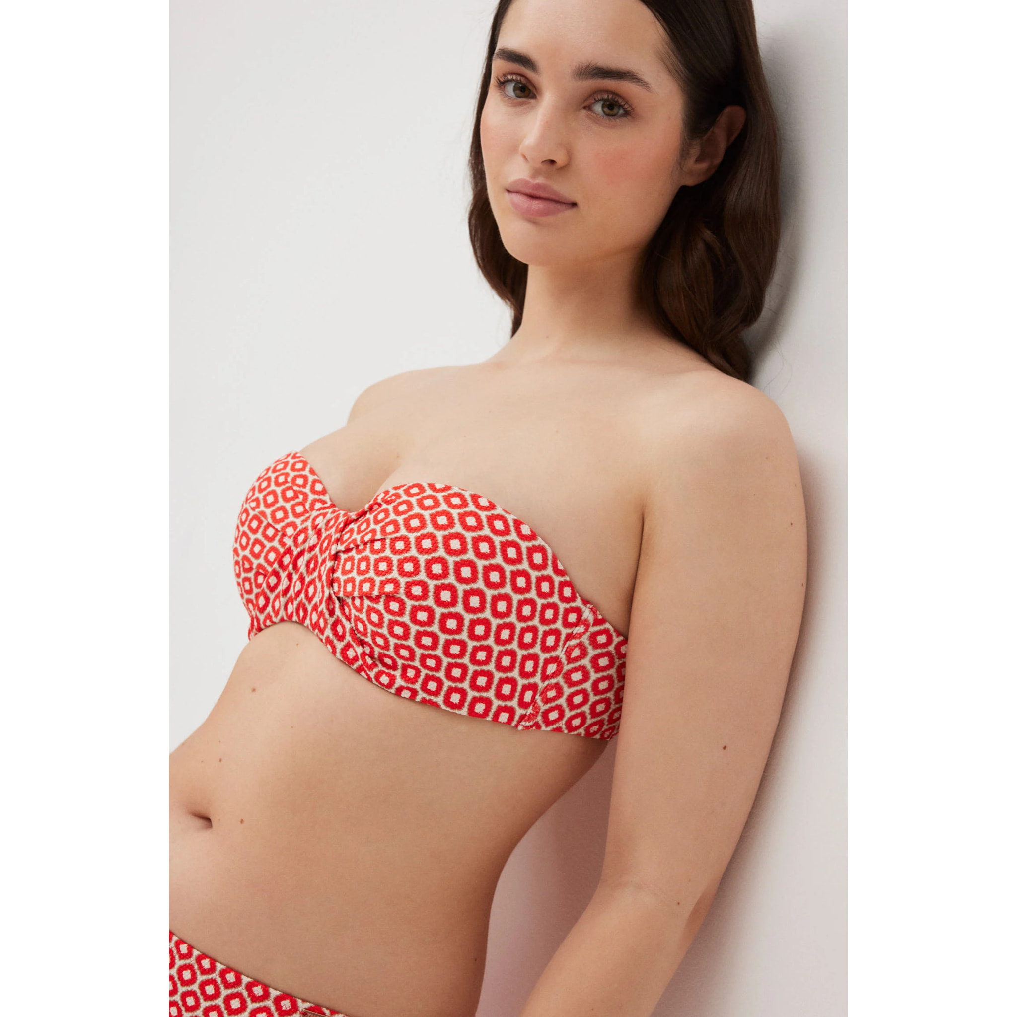Top bikini a fascia con stampa piqué coppa C