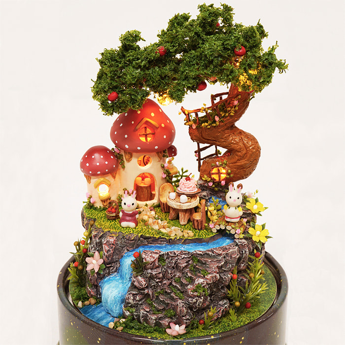 Diario del jardín. Maqueta 3D realista con gran detalle, cubierta antipolvo, luces led y base giratoria con música.
