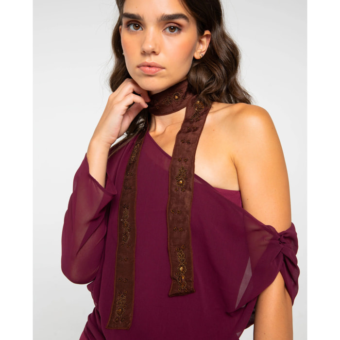 Cinta bordada marrón estilo foulard con cuentas y lentejuelas marrón y dorado.