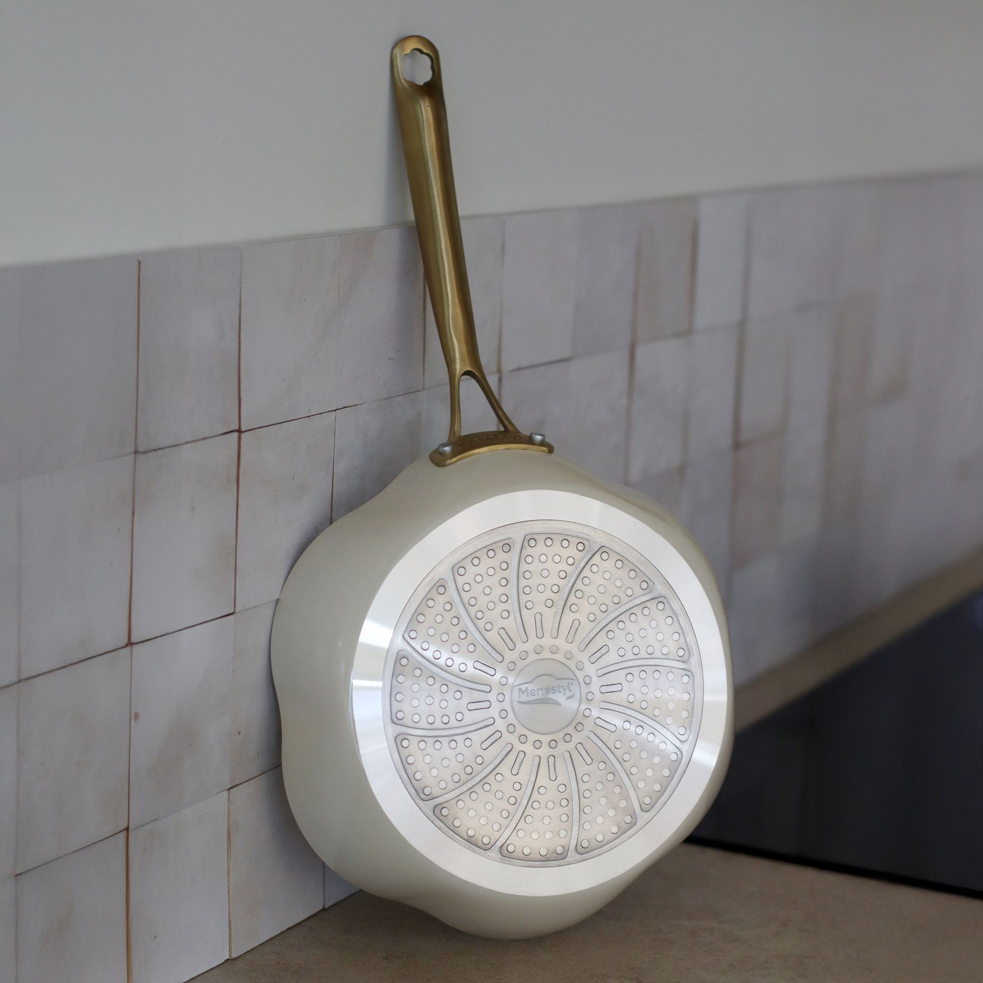 Poêle en aluminium recyclé beige 24cm en forme de fleur DAHLIA