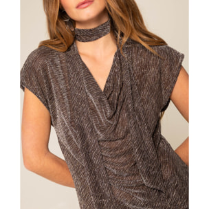 Top fluido de lúrex con foulard de mujer