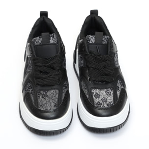 Sneakers in simil pelle platform con dettagli brillantinati