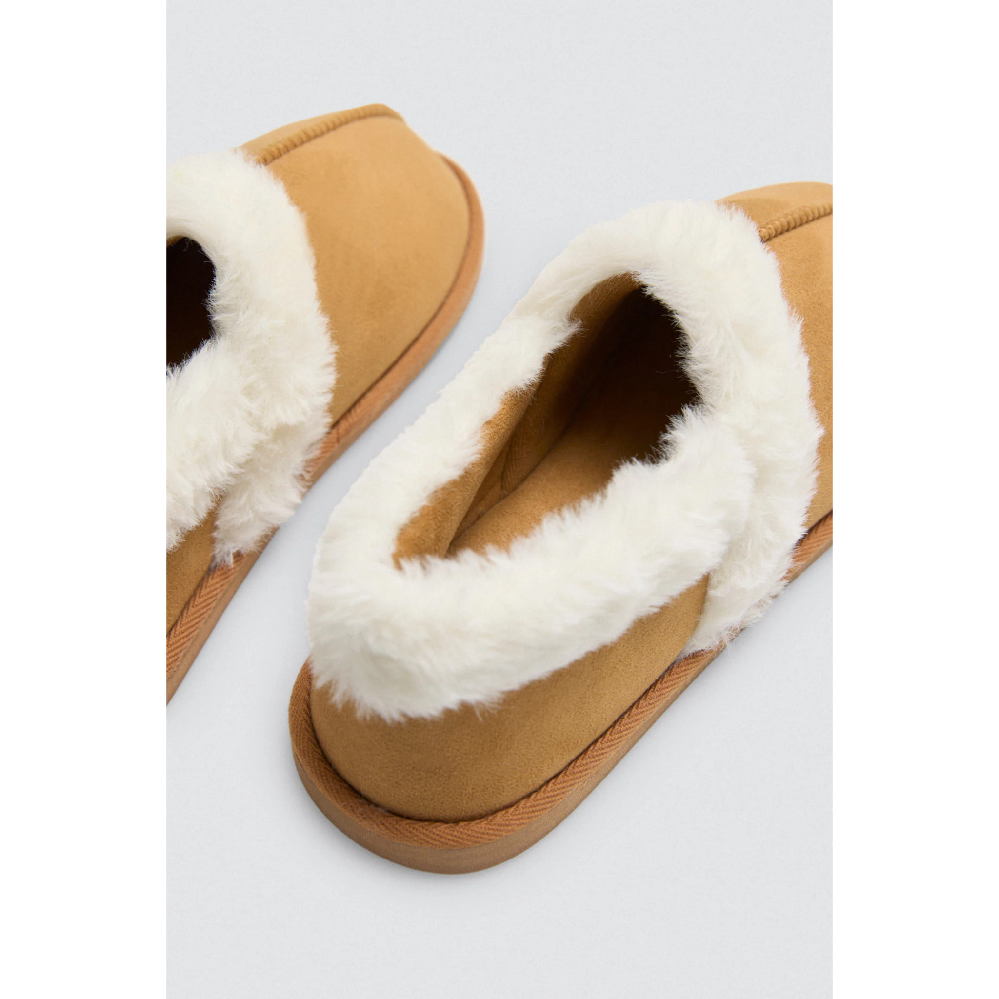 Pantofole da donna con dettagli in pelliccia