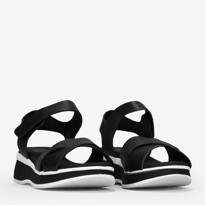 Sandalias de piel negras con cuña y plataforma