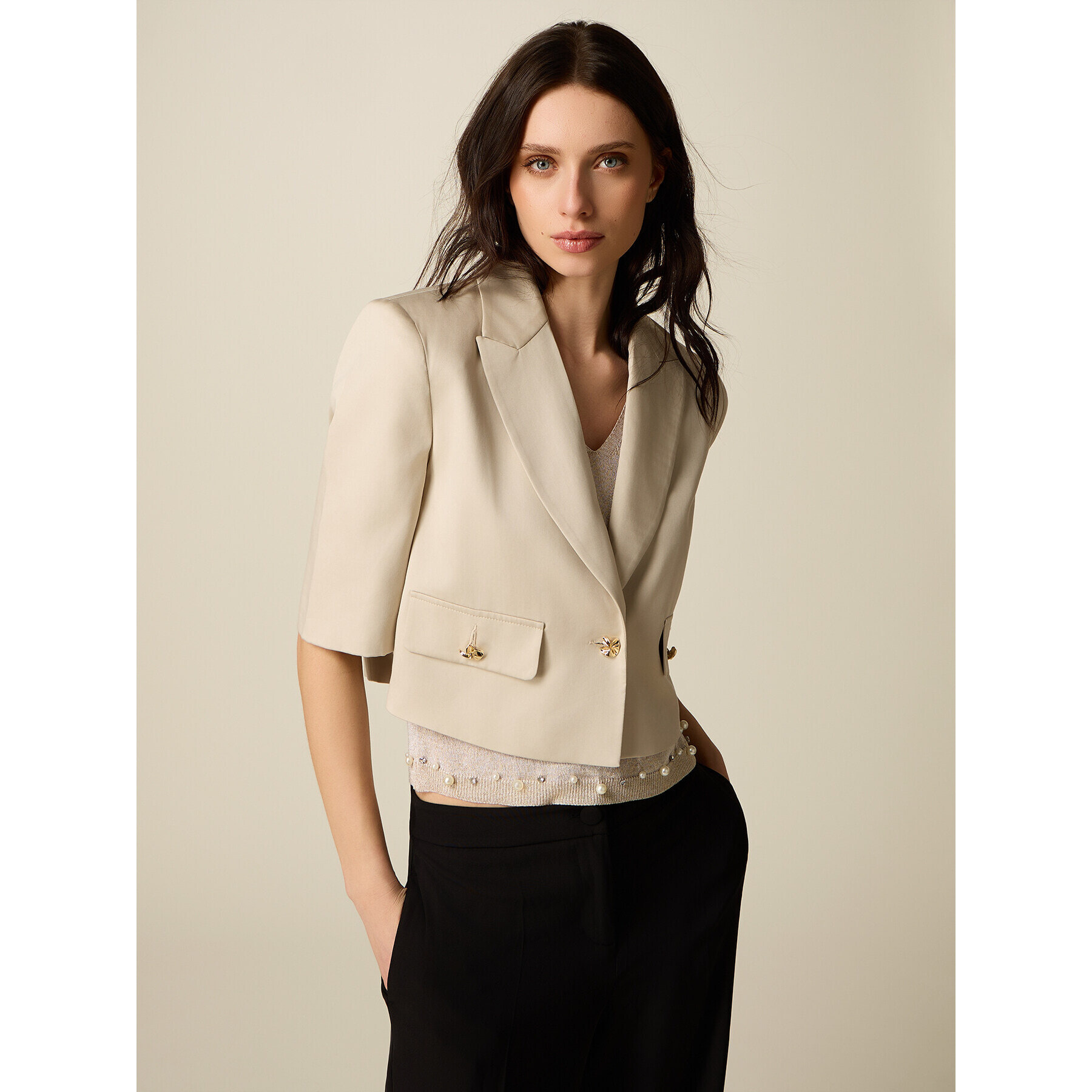 Oltre - Chaqueta corta en lyocell con botones joya - Beige