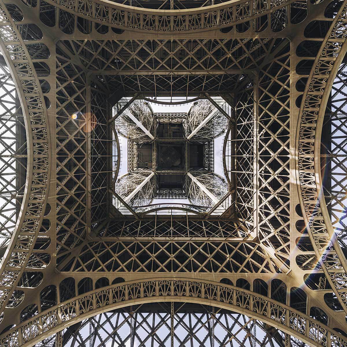 Affiche photo eiffel et son fer Affiche sous cadre bois