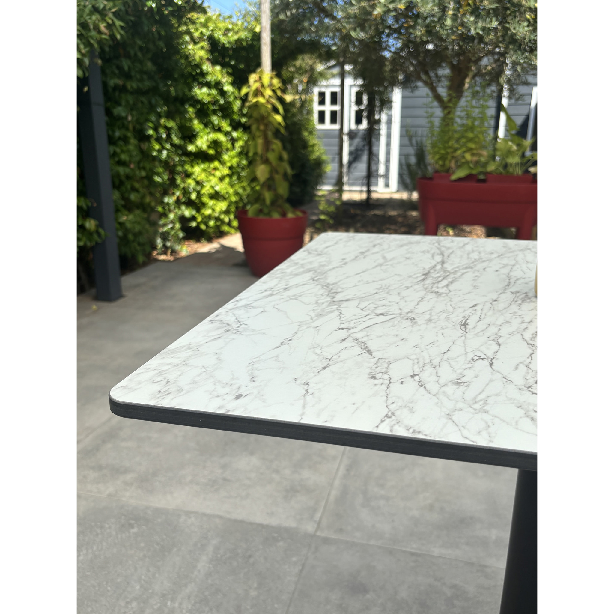 BISTRO - Table carrée de jardin en acier et plateau HPL