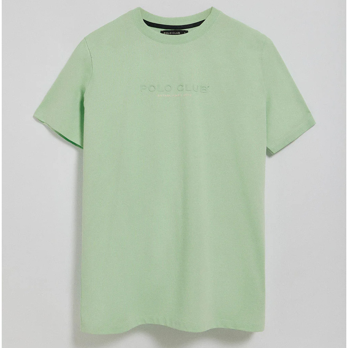 Camiseta color menta de cuello redondo y logo engomado