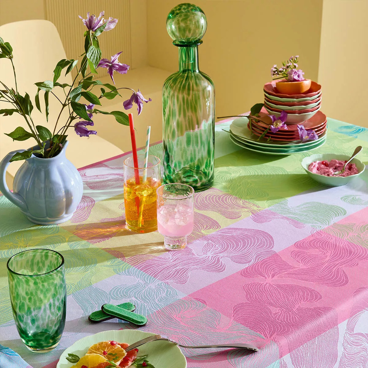 Chemin de table pur coton motif jacquard bleu rose vert Mille vertiges ara