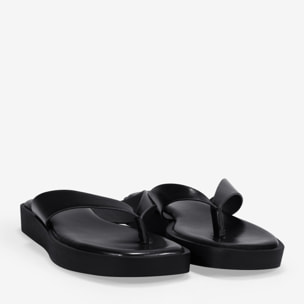 Sandalias de dedo negras con plataforma