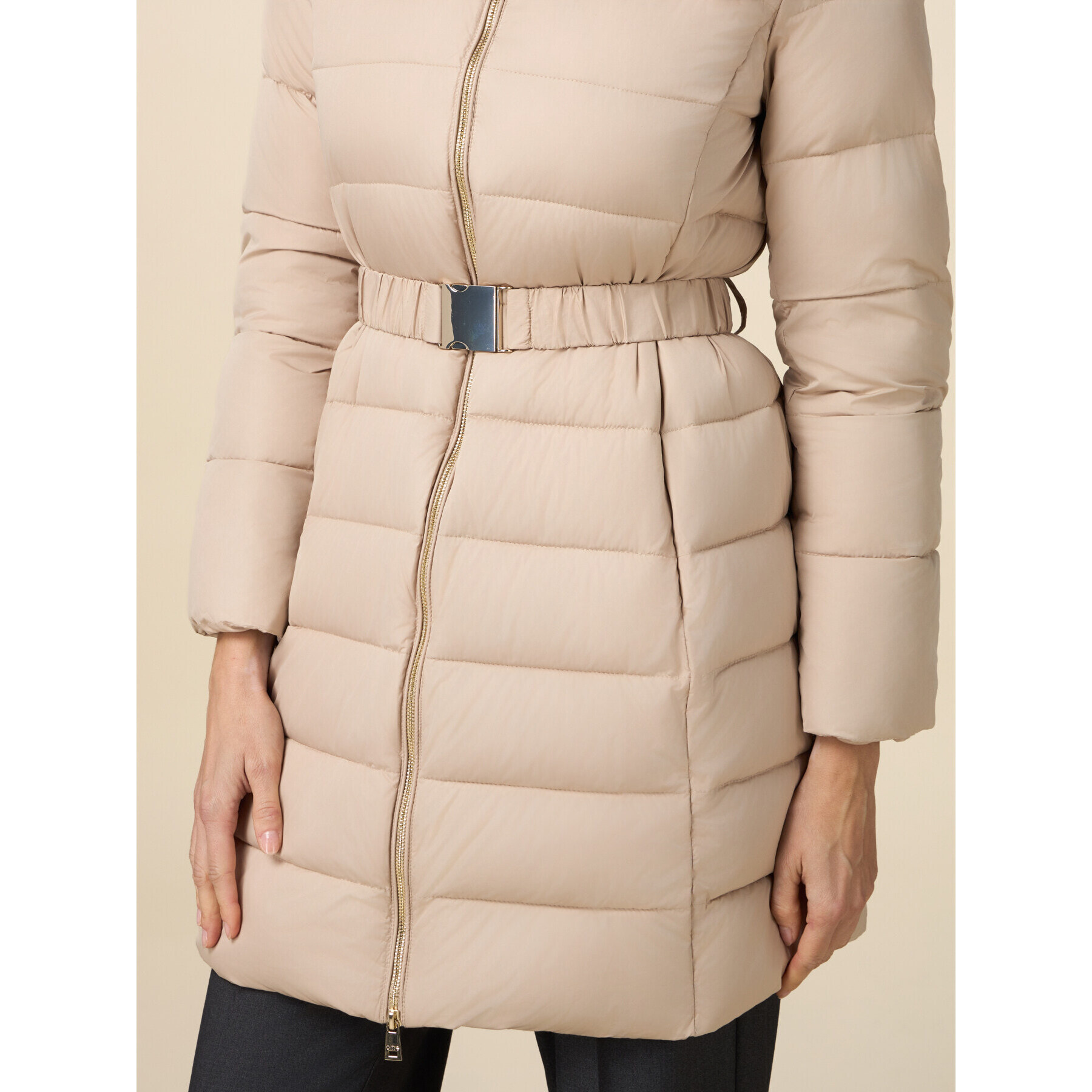 Oltre - Midi down jacket with belt and furry edge - Beige