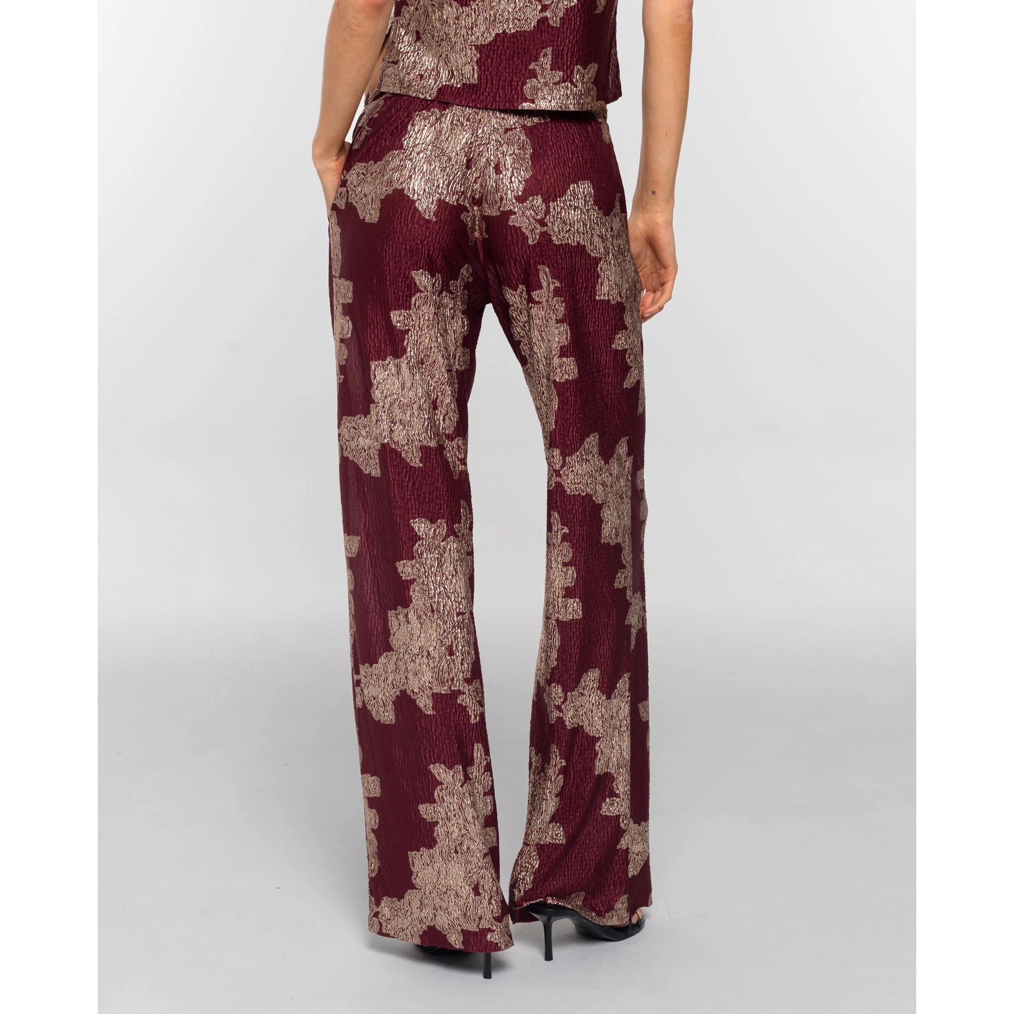 Pantalón de mujer jacquard fluido.