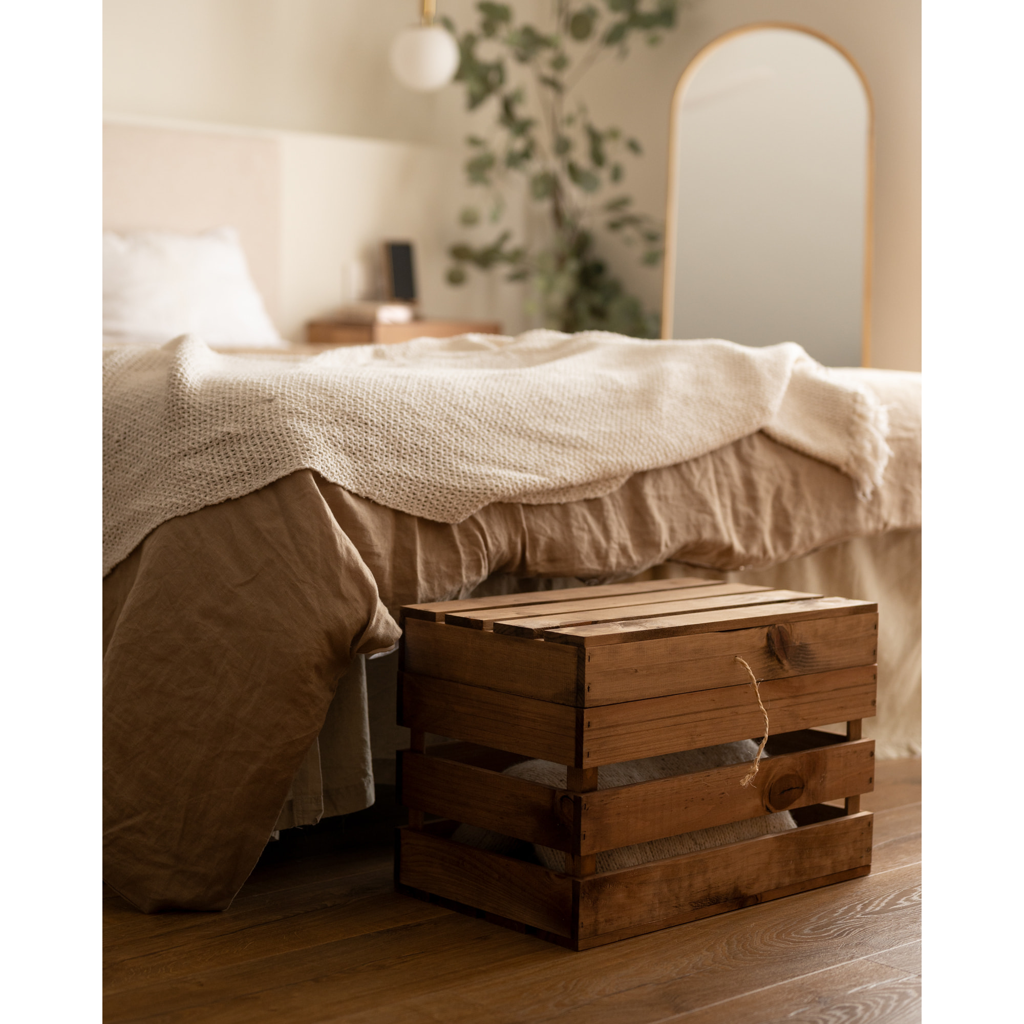 Baúl de madera maciza en tono roble oscuro de 49x30x33cm Alto: 29.5 Largo: 49 Ancho: 33