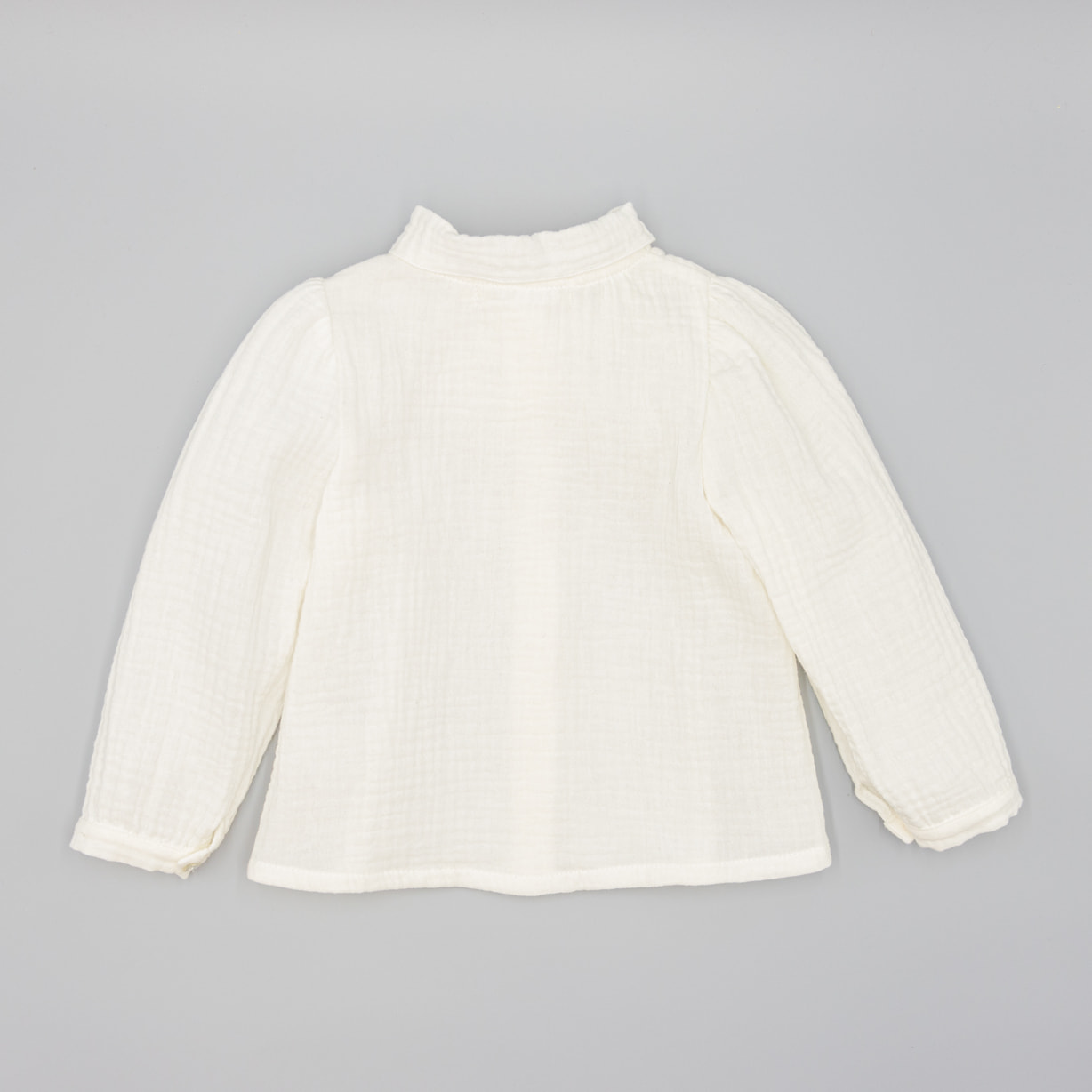 Camisa Blanca De Muselina Plumeti Con Lazo
