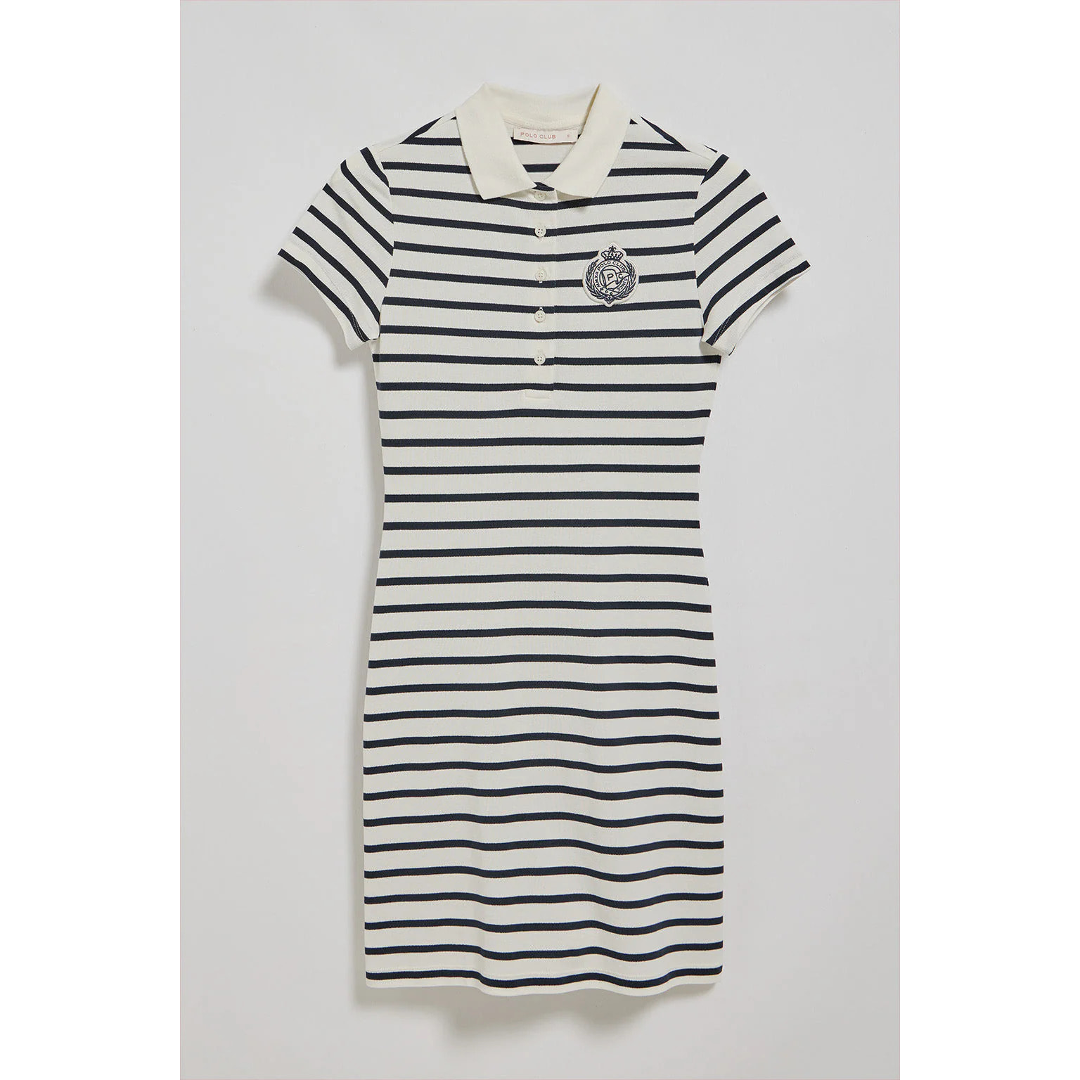 Vestito ecrù a righe e collo a polo con toppa nautica