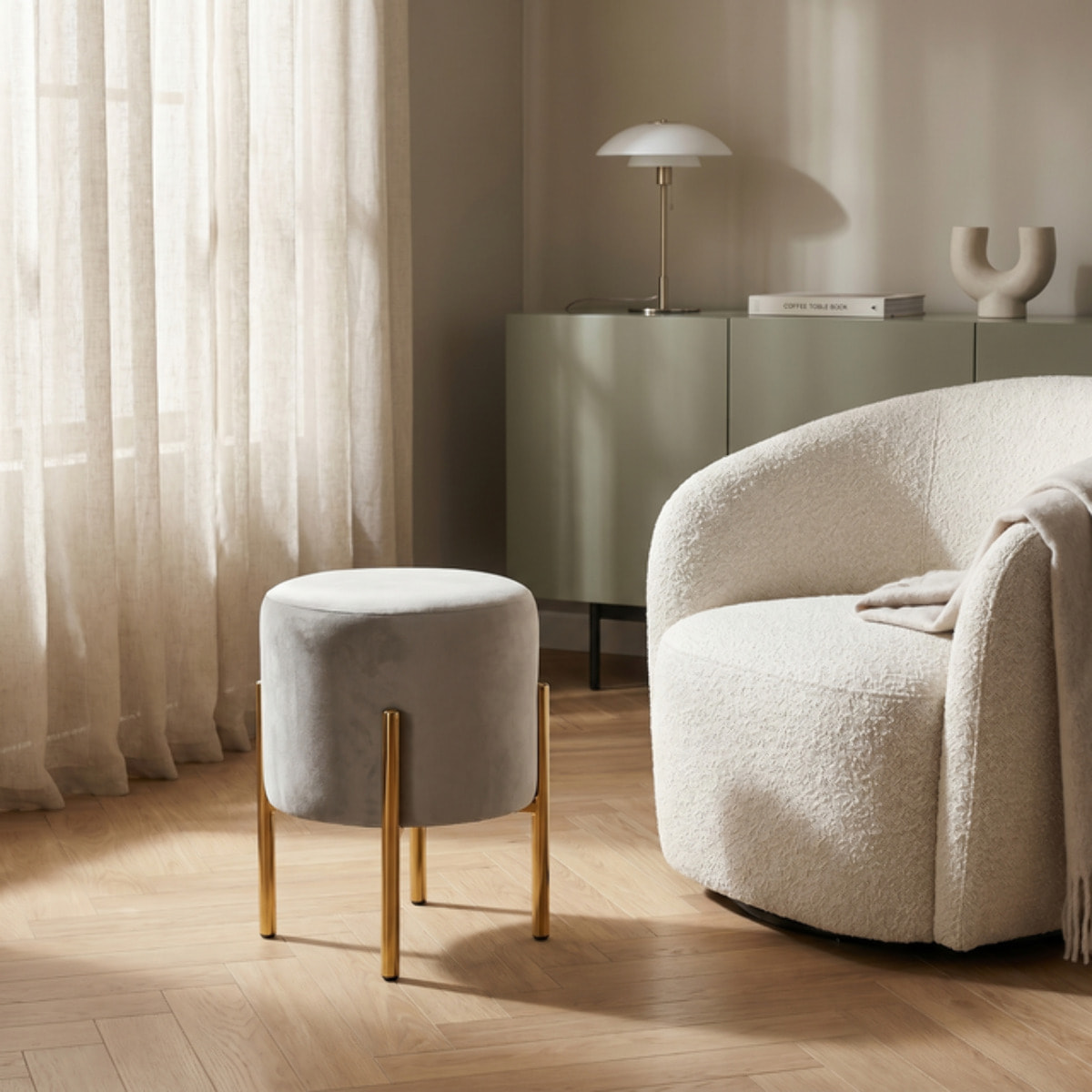 Pouf Tondo in Velluto con Gambe in Acciaio Dorate, Seduta Imbottita Elegante dallo Stile Contemporaneo per Soggiorno, Camera da Letto e Ingresso