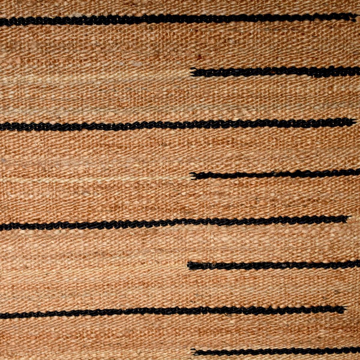 Tapis Kilim Radu tissé à la main en jute avec des lignes