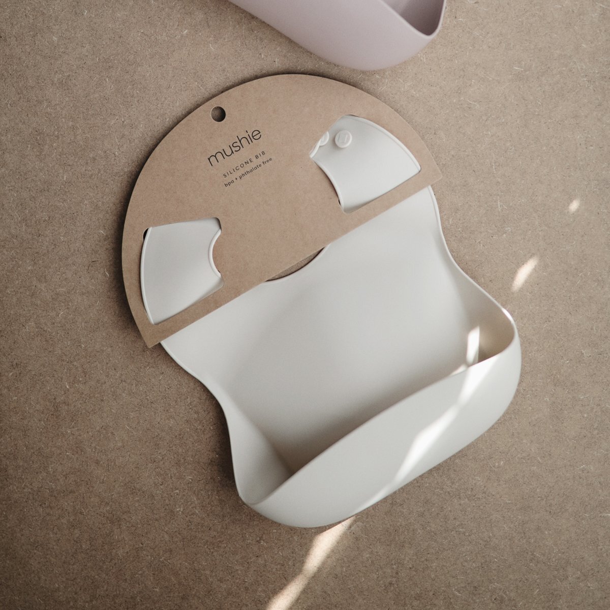 Mushie Babero Silicona Solid