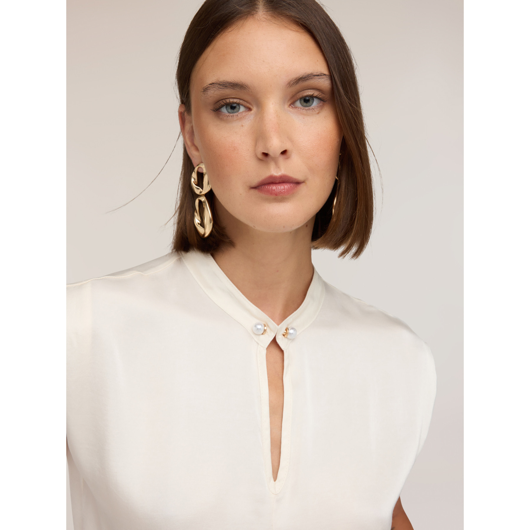 Motivi - Blusa in raso con scollo alla coreana - Bianco
