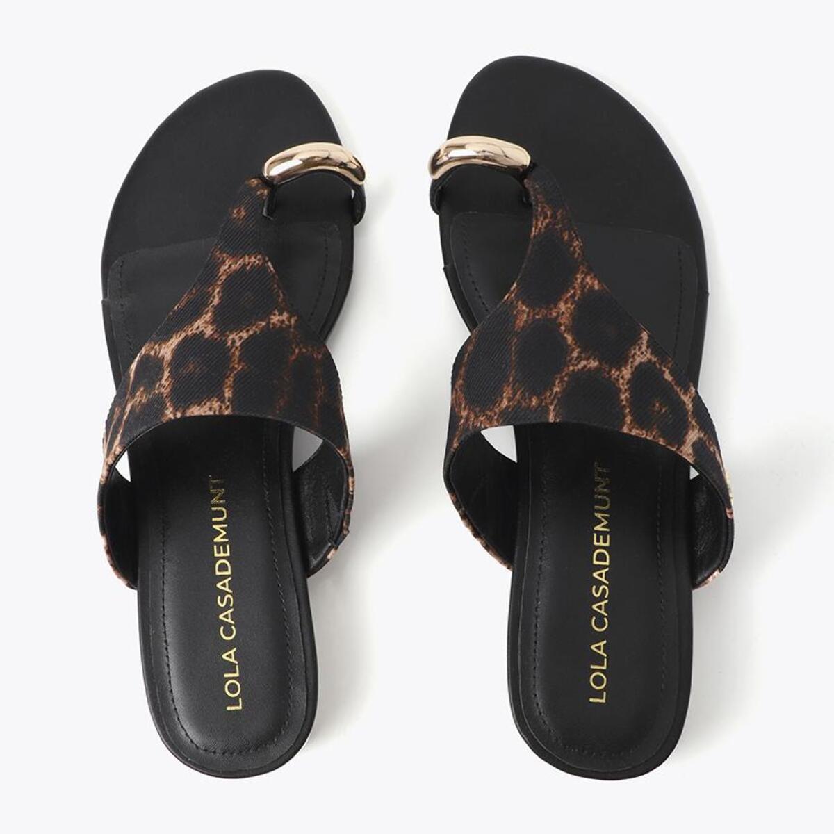 Sandalo basso con stampa animalier e applicazione metallica sulla punta