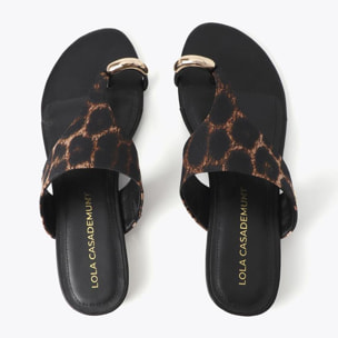 Sandalo basso con stampa animalier e applicazione metallica sulla punta