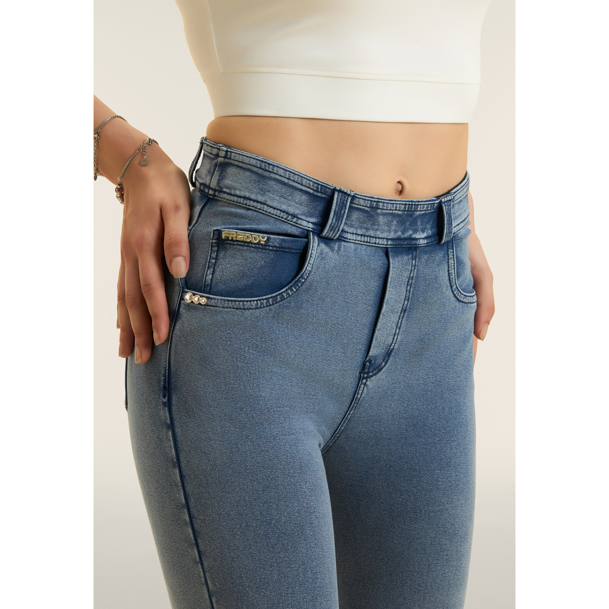 Pantaloni capri effetto denim con 5 tasche